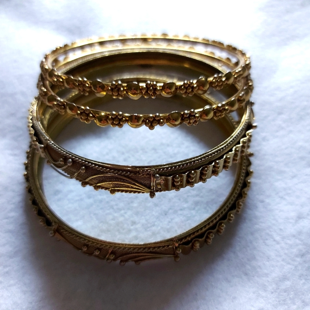 4 gold detail bangle bracelets